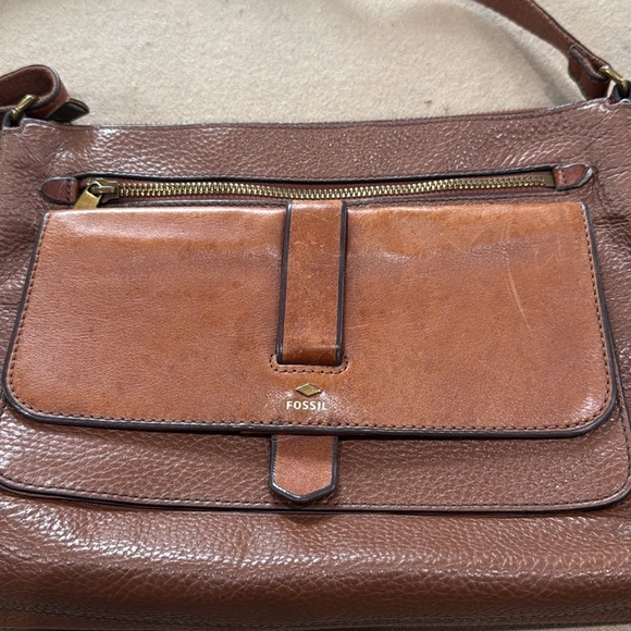 Fossil Brown Leather Crossbody Bag with Classic Design - Picture 2 of 5